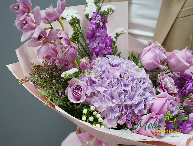 Букет с гортензией и розовой орхидеей Фото